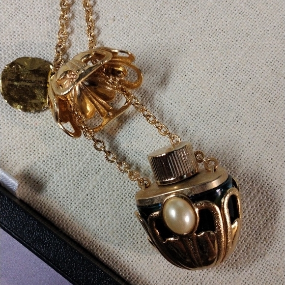 Vintage Perfume Necklace - Picture 3 of 9